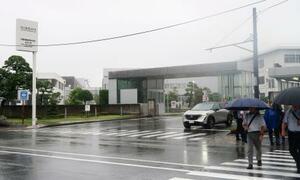 日産自動車の追浜工場。2027年度末の車両生産終了が決まった=15日午後、神奈川県横須賀市