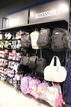 新潟県に初進出したスケッチャーズアウトレットアークガレリア長岡店＝長岡市