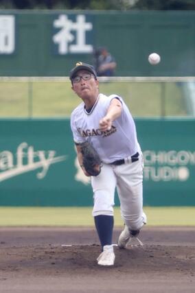 ５校連合－小千谷　５校連合の先発・大竹蓮司（長岡農業）＝長岡市の悠久山野球場