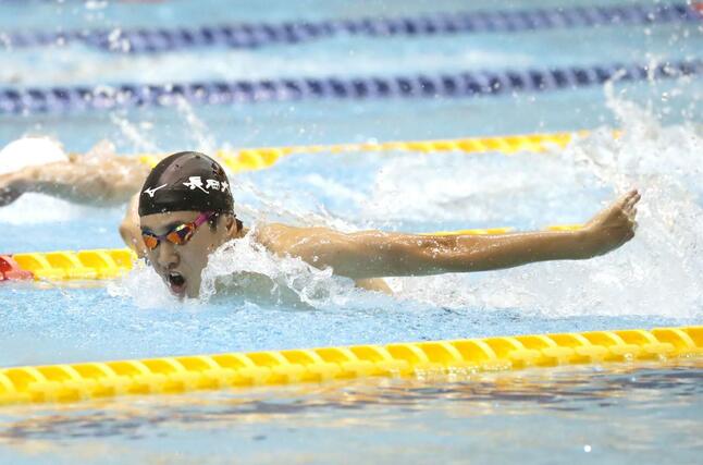 男子４００メートル個人メドレー決勝　大会新で優勝した根岸歩夢（長岡大手）＝長岡市
