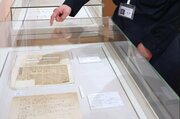 ジャーナリスト高橋義樹との交流紹介　はがきや封書を展示　柏崎市のキーン・センターで企画展