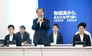立憲民主党の常任幹事会で発言する野田代表(中央)=26日午後、国会