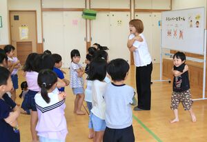 命や体の大切さを伝える「性の健康講座」＝長岡市来迎寺の白山保育園