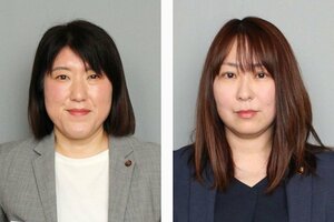 新しく小千谷市議会の議長になった長谷川有理さん(左)と、副議長に選ばれた森本恵理子さん