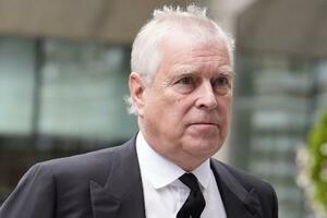 ロンドンのウェストミンスター大聖堂に到着したアンドルー英王子=9月(Jordan Pettitt/PA通信=共同)