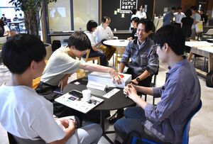 長岡市内の企業と学生のマッチングを図るトークイベント=長岡市大手通2