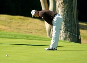 第3ラウンド、7番でバーディーパットを外した松山英樹。通算3アンダーで32位=リビエラCC(共同)