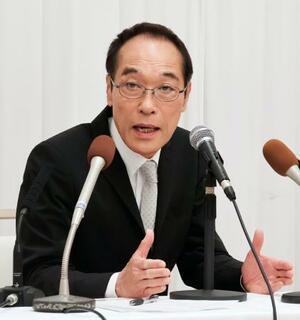 記者会見で来年の宮崎県知事選に立候補を表明した東国原英夫氏=9日午前、宮崎市
