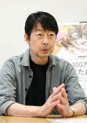 「舞台はパズルを組み合わせていくようなもので、やぶの中を進んでいくような感覚が演出の面白さ」と語る戸中井三太さん