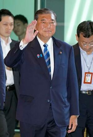 首相官邸に入る石破首相=22日午前