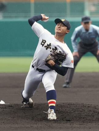 日本文理の先発、染谷崇史＝２５日、甲子園球場