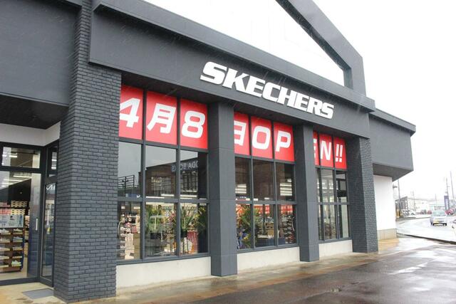 新潟県に初進出したスケッチャーズアウトレットアークガレリア長岡店＝長岡市