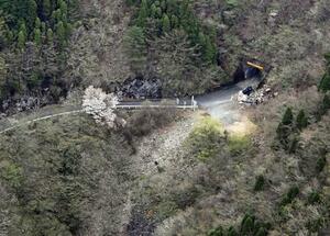 遺体が発見された大分県豊後大野市の現場周辺=4月12日(共同通信社ヘリから)