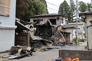 上越市大貫3で発生した火災の現場=7月12日