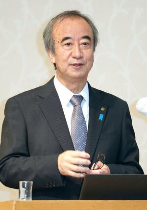  柏崎刈羽原発の再稼働問題について語る花角英世知事＝２７日、長岡市