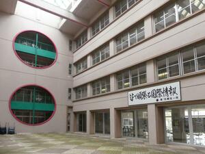 国際フロンティア高として来春生まれ変わる予定の国際情報高の校舎=南魚沼市