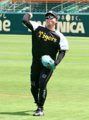 リーグ優勝決定から一夜明け、練習する阪神・村上=甲子園