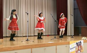 デビュー10周年を記念した「がぁがぁがぁるず」のライブ=長岡市中之島