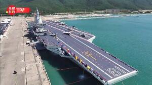 就役したことが報じられた中国軍の新型空母「福建」(中国国営中央テレビ電子版から、共同)