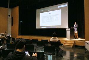 加茂湖の重要性に関するアンケート結果の報告会=佐渡市両津夷