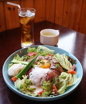 「Curry&Burger168」が提供するローストビーフ丼=南魚沼市余川
