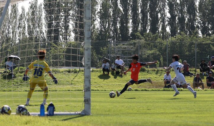 右サイドからFW藤原凛音がシュートをゴールに突き刺し、7-1