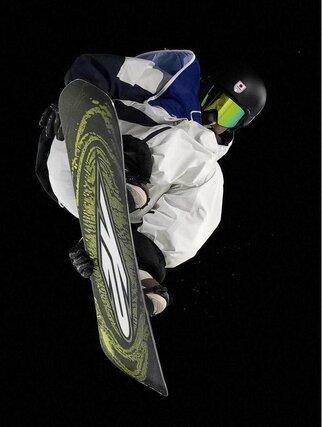 男子ビッグエア決勝　ジャンプする木俣椋真＝リビーニョ（共同）