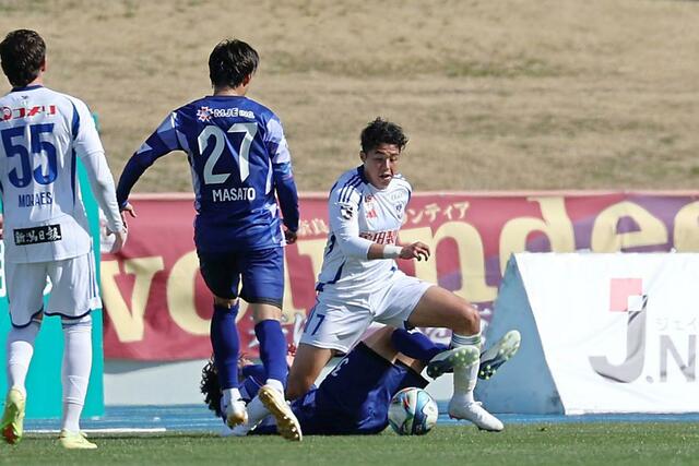 初スタメンのＭＦ大西悠介＝ロートフィールド奈良