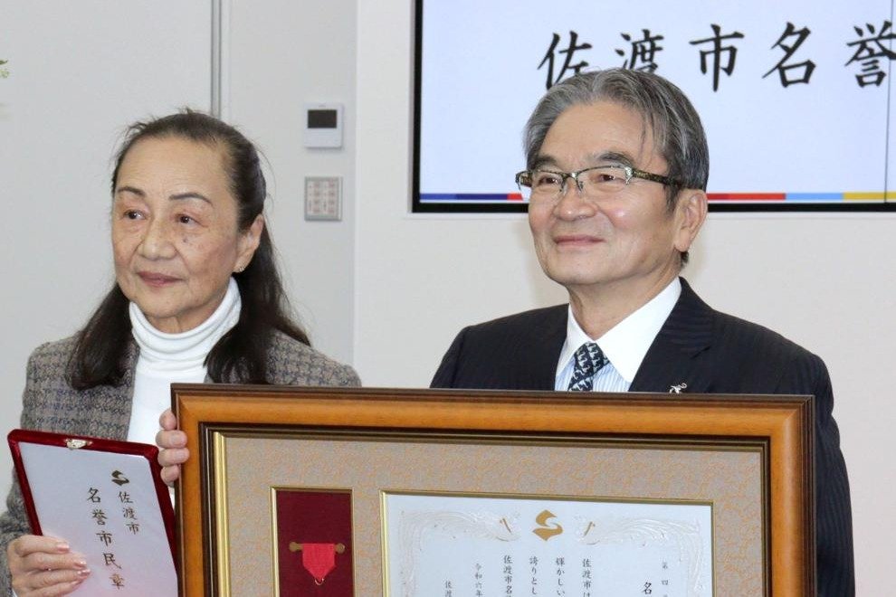 金工作家・宮田亮平さん、新潟佐渡市で名誉市民授与式 文化功労者で