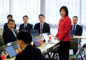 　自民党の法務部会と司法制度調査会の合同会議で、意見を述べる稲田朋美元防衛相＝６日午後、東京・永田町の党本部