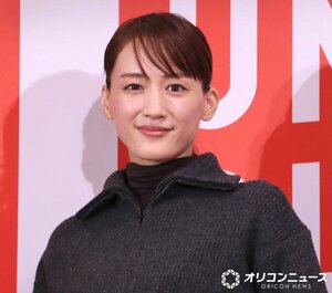 梅田駅前に登場した綾瀬はるか （C）ORICON NewS inc.
