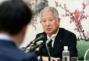 皇族数確保策に関する全体会議終了後、記者会見する森衆院議長=8日午後、衆院議長公邸
