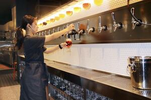 キリンビールが公開した飲食店「スプリングバレーブルワリー東京」=5月27日、東京・代官山