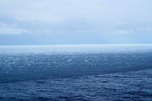 　北海道紋別市の紋別港から北北東約９０キロのオホーツク海上で観測された流氷＝１９日午前（紋別海上保安部提供）