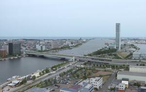 梅雨入りの発表された２０日の新潟市＝２０日、新潟市中央区