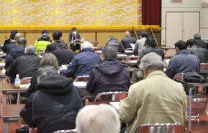 市長選と合同で行われた佐渡市議選の立候補予定者説明会=2月16日、佐渡市千種