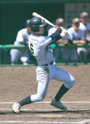 中越－新潟明訓　２回新潟明訓２死一塁　今井巨が中越え適時二塁打を放ち５－０＝長岡市悠久山球場