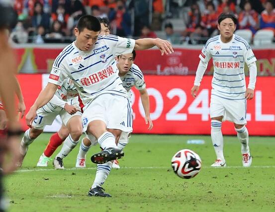 後半、FW小見洋太がPKを決め2-2=国立競技場