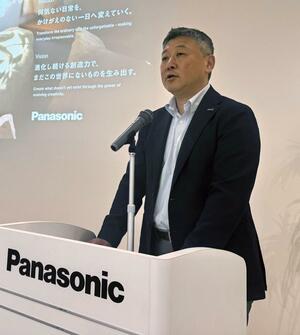 取材に応じるパナソニックの豊嶋明社長＝１３日、東京都品川区