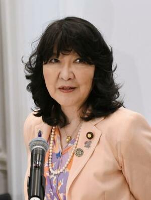 G7財務相・中央銀行総裁会議後、記者団の取材に応じる片山財務相=15日、ワシントン(共同)