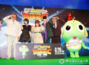 映画『新劇場版☆ケロロ軍曹 復活して速攻地球滅亡の危機であります!』完成披露試写会に登壇した(左から)福田雄一監督、あの、渡辺久美子、ジェシー、長谷川忍 (C)ORICON NewS inc.