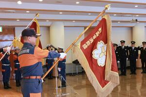 消防団員らが参加した出初め式=妙高市上町