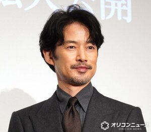 照れ笑いを浮かべた竹野内豊 (C)ORICON NewS inc.