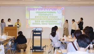 やりたいことの実現に向け、女性がアイデアを提案した発表会=28日、長岡市のアオーレ長岡
