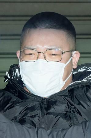 警視庁上野署に入る狩野仁琉容疑者=14日午前9時8分