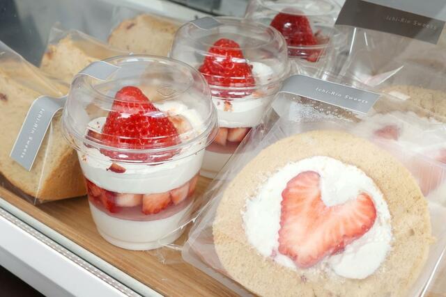 若杉さんのイチゴを使い、直売所で販売しているお菓子
