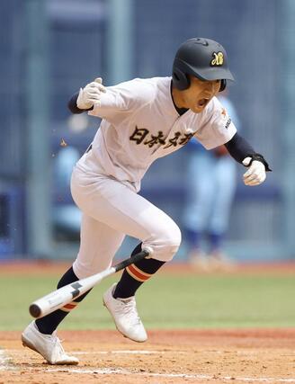 日本文理－加茂暁星　４回日本文理２死一、三塁、滝澤友陸が左前に適時打を放つ＝エコスタ（写真映像部・大橋奎介）