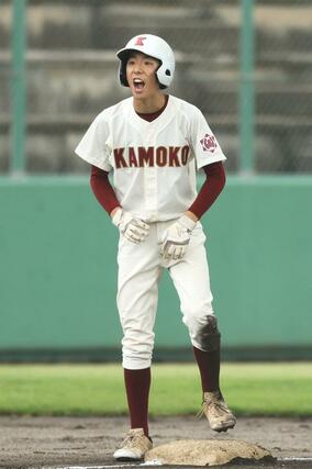 加茂－敬和学園　１回加茂無死一塁、志田京介が適時打を放ち１－１＝新発田市五十公野