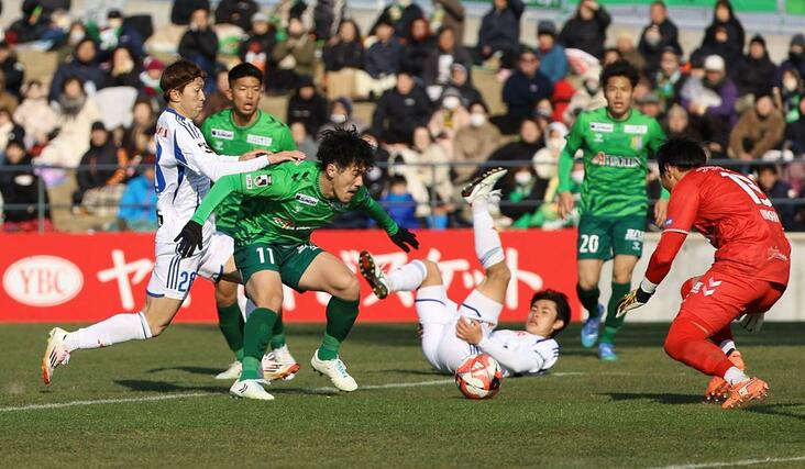 延長後半、FW太田修がゴールに迫る=プラスタ