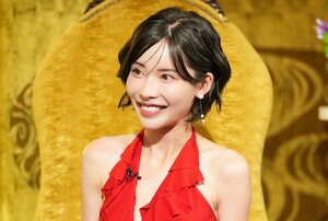 元セクシー女優の深田えいみが出演=ABEMAオリジナルバラエティ番組『資産、全部売ってみた』(C)AbemaTV,Inc.
